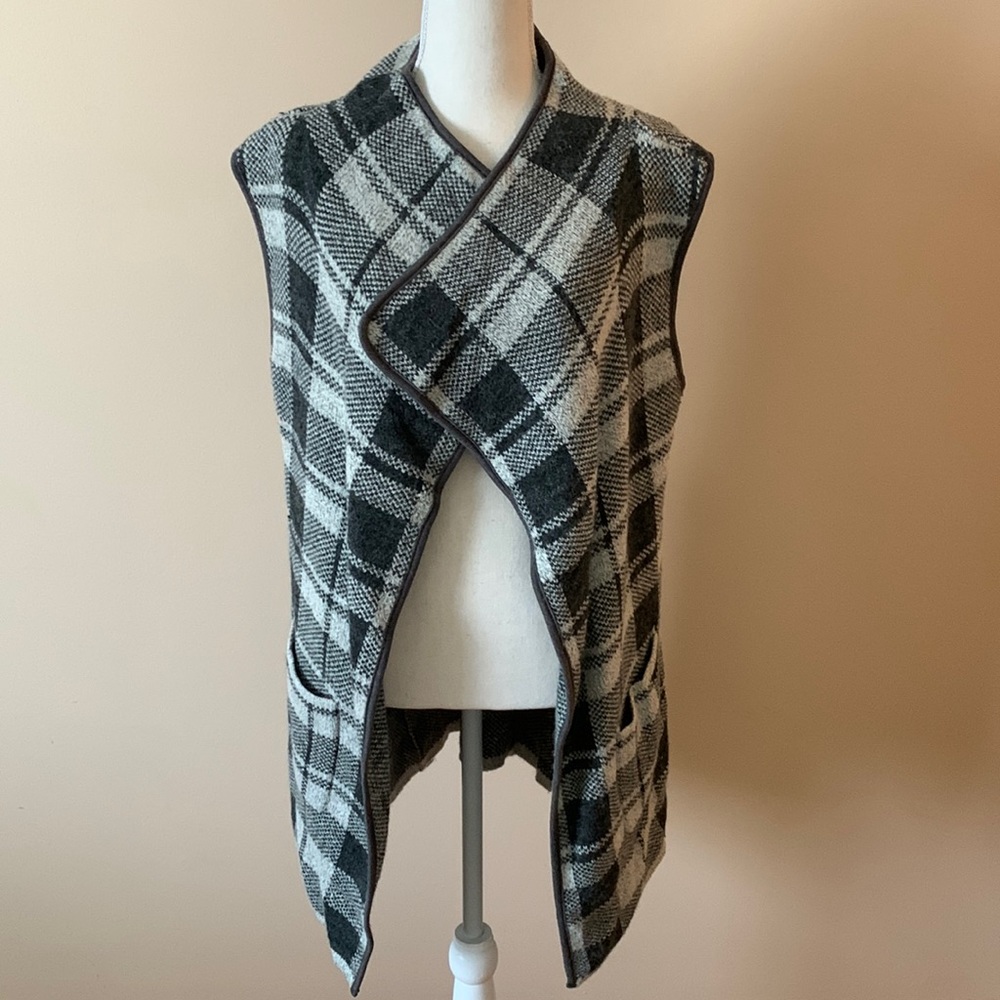 Grey checkered Sweater vest (multiple ways to war)